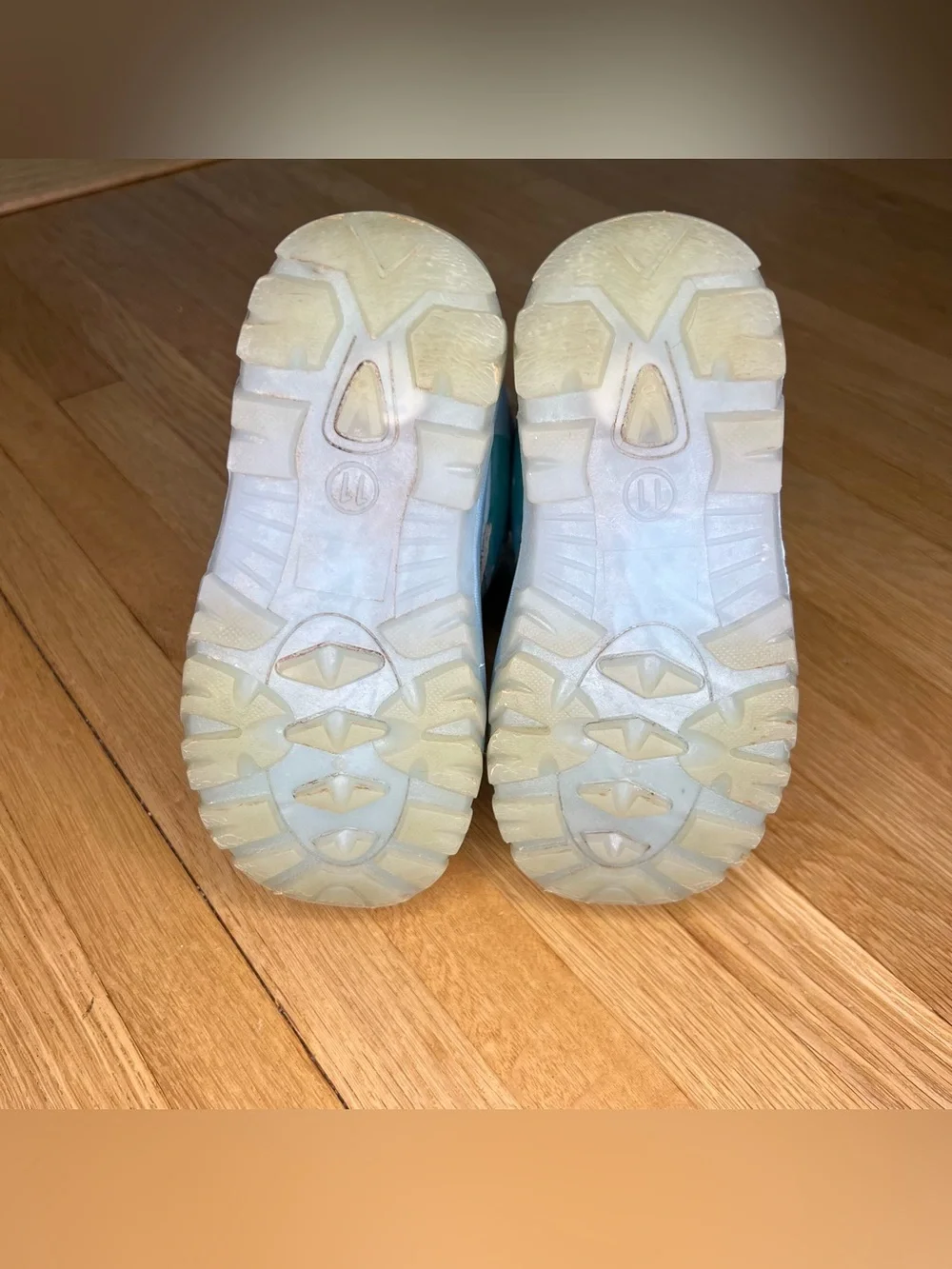 Frozen Snow Boots, Little Girl Size 11, Elsa, Anna, Light up, Blue, Hook & Loop